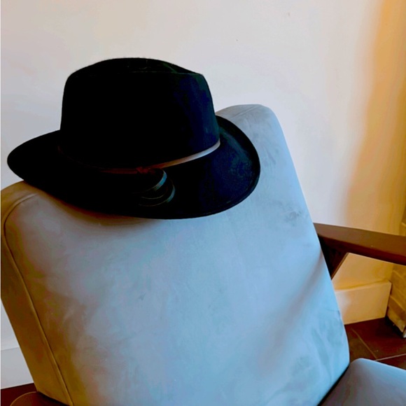 Black hat with removable tassel - Picture 2 of 5